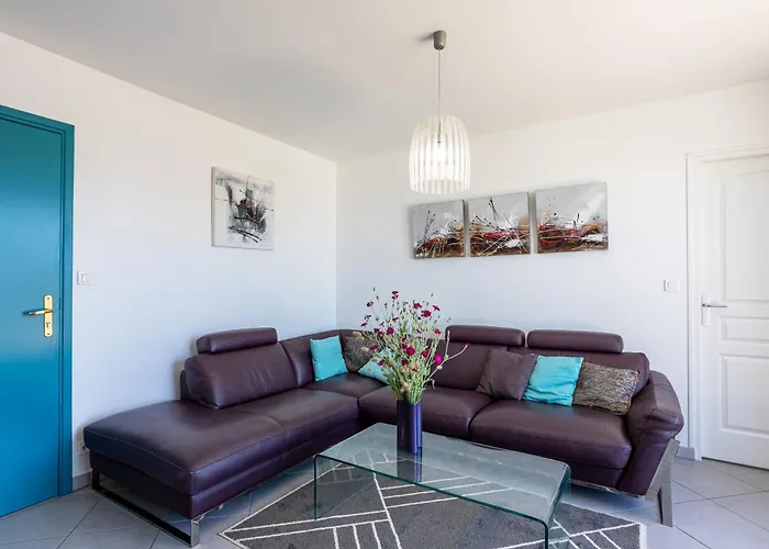 Margaux Proche * Les Sables-dʼOlonne